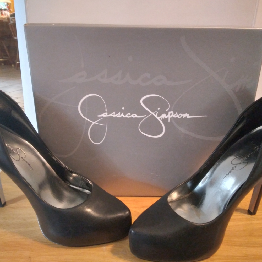 Jessica Simpson Elegant Black Pumps